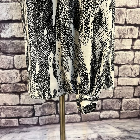 Nine West NWT Long Sleeve Button Down Blouse Size M - Picture 5 of 9